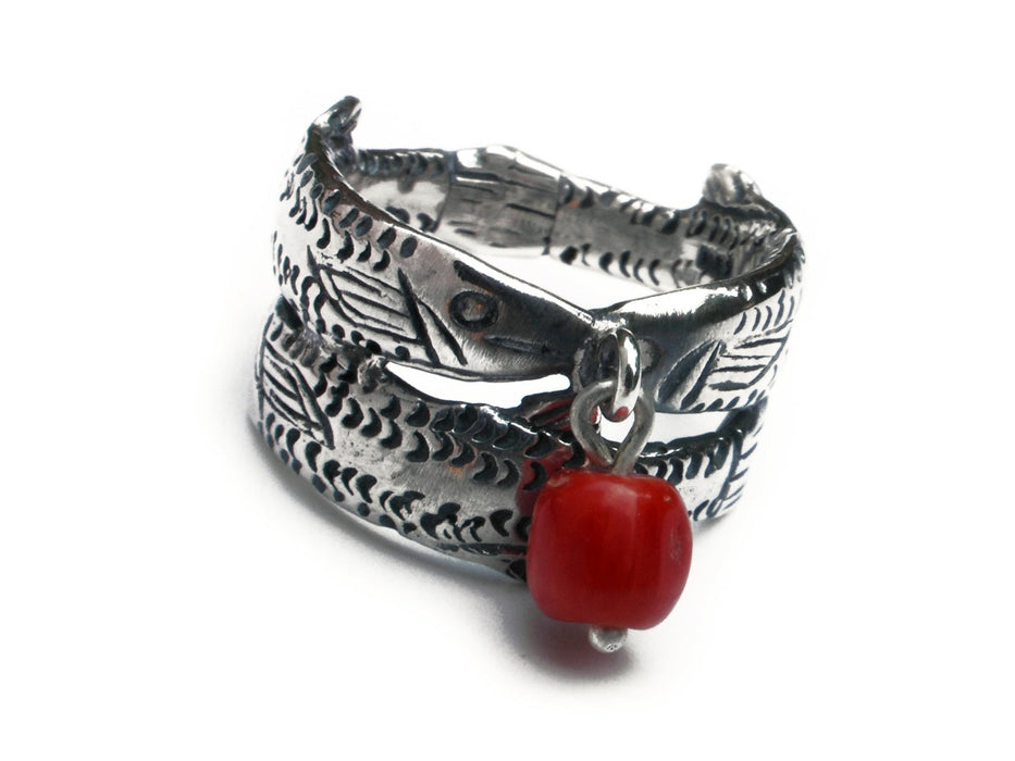 Ring the fishing. .925 silver and red dyed marine bamboo